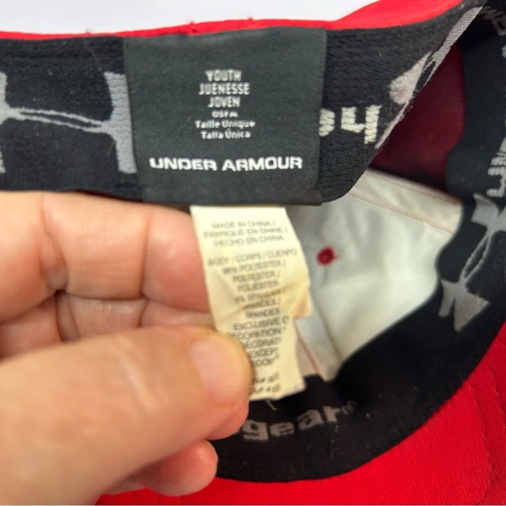 Under‎ Armour Hat Cap Youth Kids Boys S/M Flex Stretch Fitted Red Black Logo